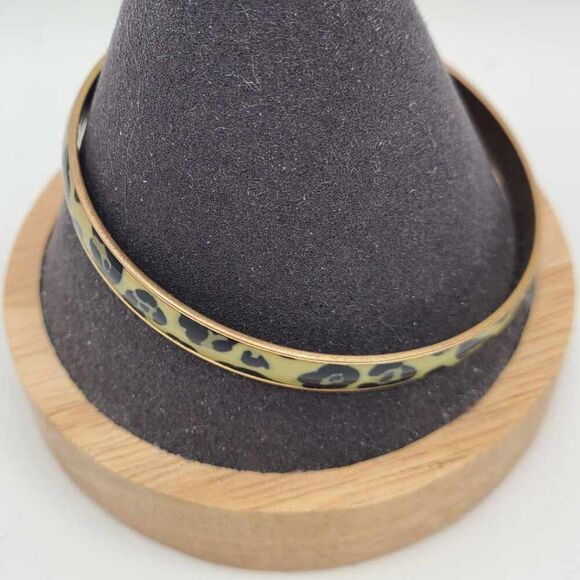 J Crew Enamel Leopard Print Gold Tone Narrow Bangle NWOT! - Picture 3 of 8